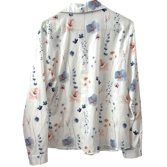 Medium Bundle of 3 Collared Button Down Shirts - Picture 5 of 12